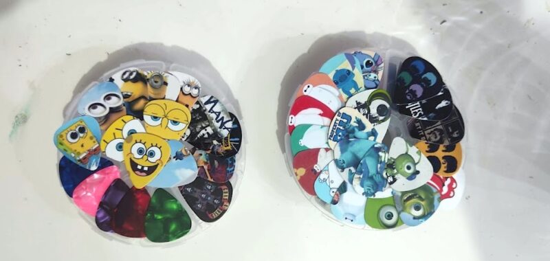 מפרט לגיטרה דוגמאות ביטלס מיניונים שיש